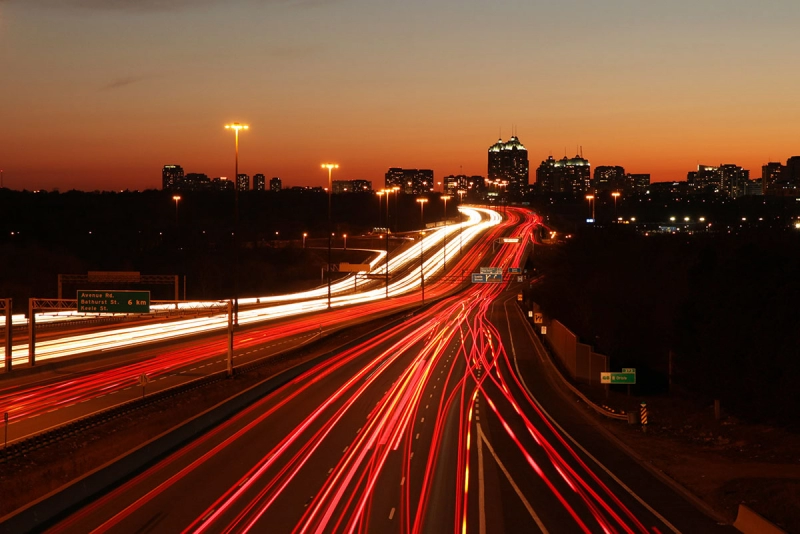 Unde uzam mai repede masinile, in oras sau pe autostrada?