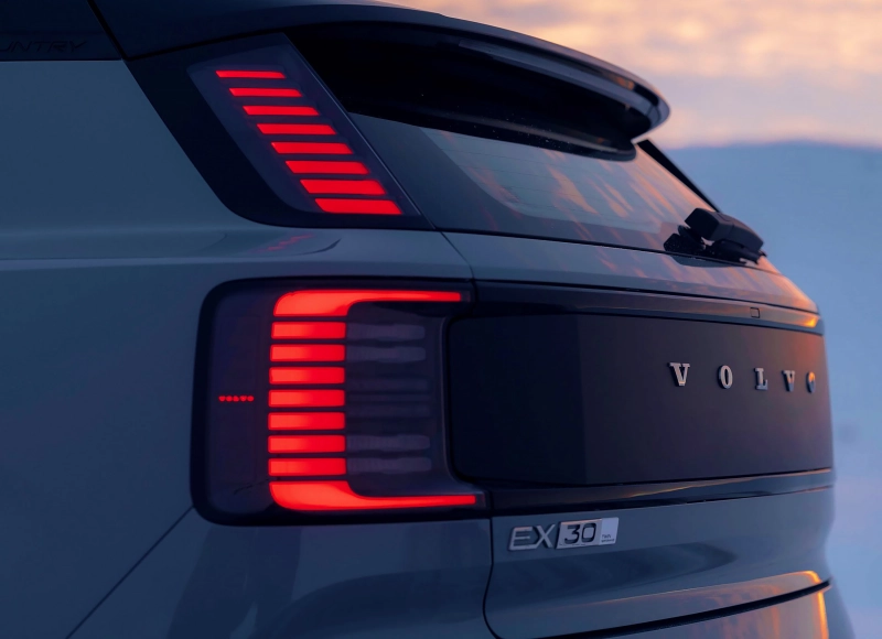 Alertă de incendiu la Volvo: peste 40.000 de unități EX30 rechemate în service