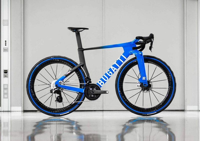 Bicicleta de 26.000 de euro: Bugatti și Factor lansează un „monstru” din fibră de carbon pe două roți