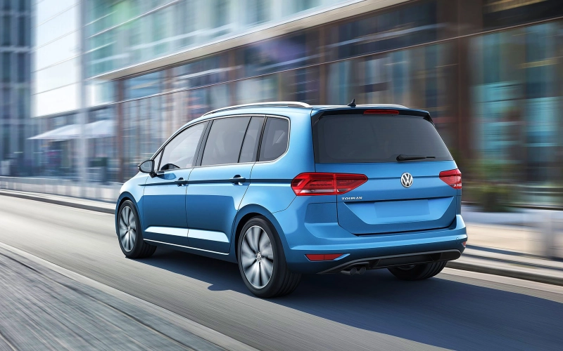 VW oprește oficial producția modelului Touran, după 2.3 milioane de unități vândute