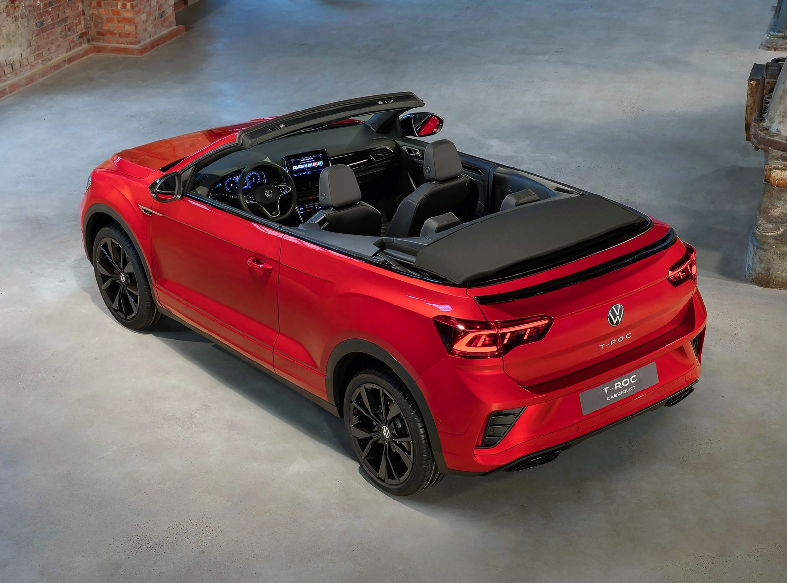 VW reduce producția modelului T-Roc Cabriolet. SUV-ul decapotabil va fi retras definitiv din fabrică