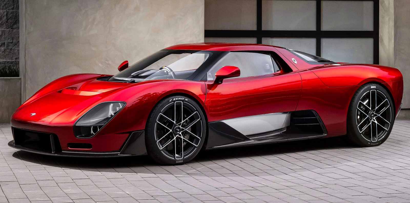 McLaren prezintă McL 6GT, primul supercar cu transmisie manuală de la legendarul F1 din 1992