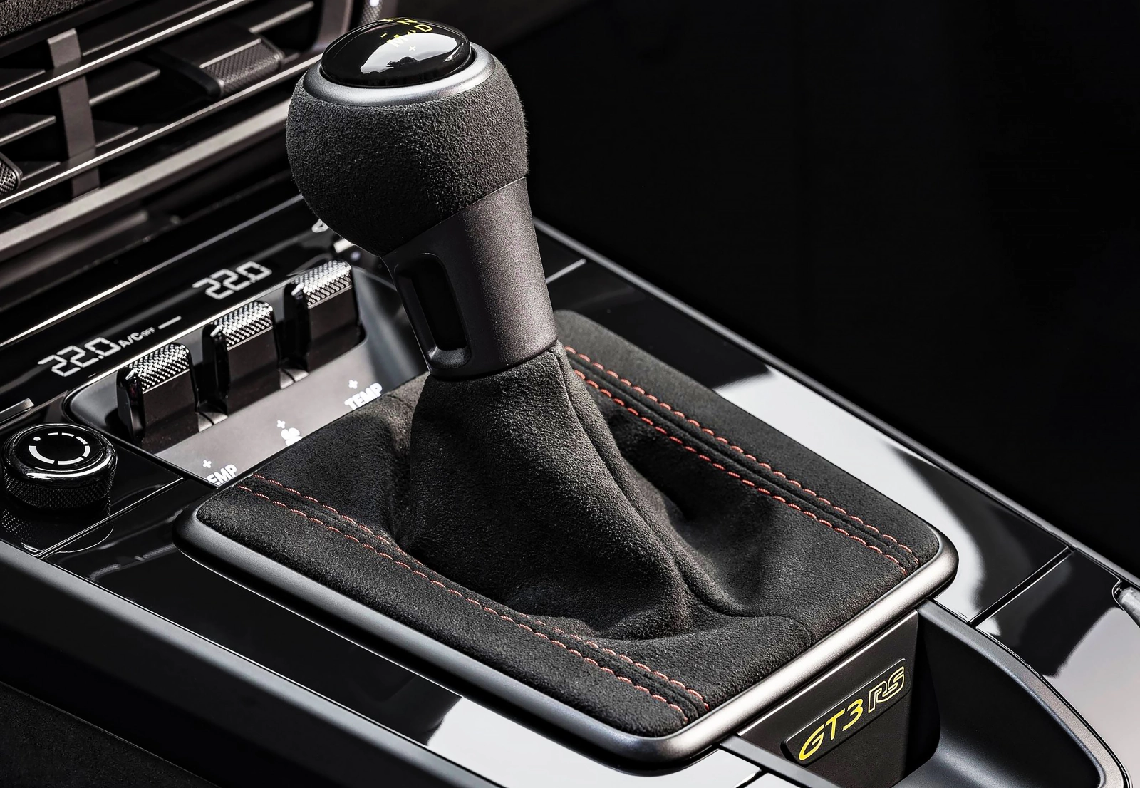 Porsche reinventează plăcerea de a conduce prin brevetul unei transmisii PDK care se transformă în cutie manuală cu 3 pedale