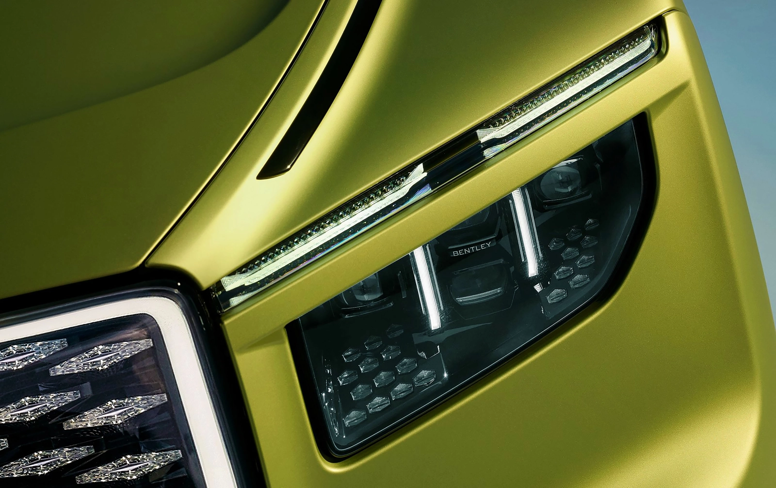 Bentley își schimbă strategia, amână tranziția complet electrică pentru 2035 și debutează cu noul SUV Torcal