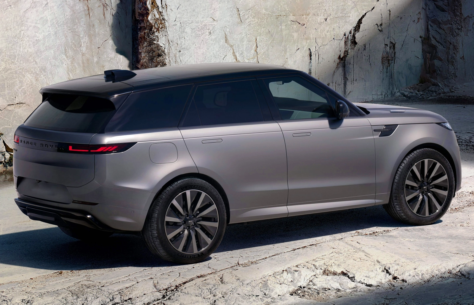 Land Rover launches the new Range Rover Sport Electric 2027 with 550 HP, 800V architecture and 536 km of autonomy