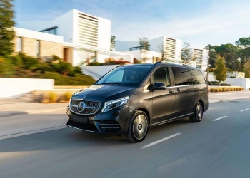 Închirieri Mercedes V-Class Iași: MPV Premium cu 7 Locuri, Automat