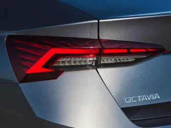 Skoda Octavia primește un motor hibrid și o baterie mai mare pentru PHEV
