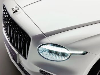 Bentley a lansat noul Flying Spur facelift: Schimbare istorică de design și revenirea versiunii de performanță S