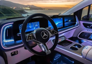 Mercedes-Benz face pasul înapoi, a decis să reintroducă butoanele fizice la 5 ani de la lansarea ecranului masiv 