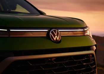 VW intensifică restructurările, val de proteste în Germania și noi tăieri masive de locuri de muncă
